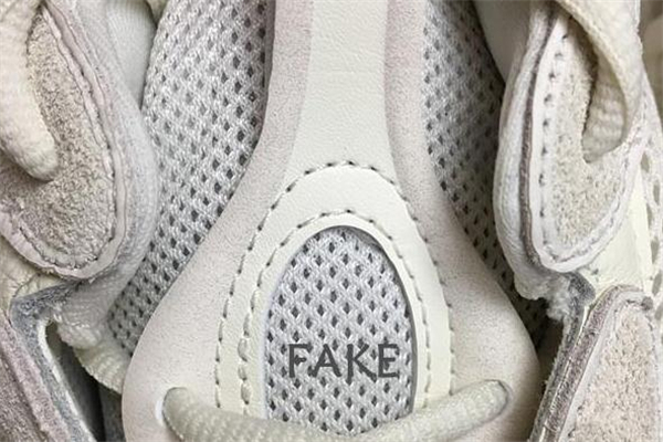 椰子500骨白真假對(duì)比 yeezy500骨白真假鑒定 椰子500骨白真假對(duì)比 yeezy500骨白真假鑒定