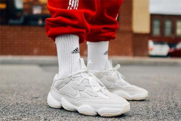 椰子500骨白真假對(duì)比 yeezy500骨白真假鑒定 椰子500骨白真假對(duì)比 yeezy500骨白真假鑒定