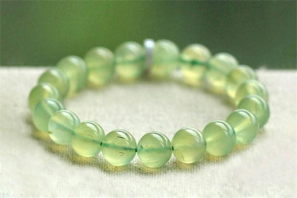 葡萄石是什么 葡萄石的寓意 葡萄石是什么 葡萄石的寓意