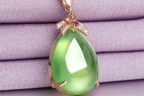 葡萄石是什么 葡萄石的寓意 葡萄石是什么 葡萄石的寓意