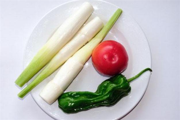 茭白是寒性的嗎 茭白胃不好可以吃嗎 茭白是寒性的嗎 茭白胃不好可以吃嗎