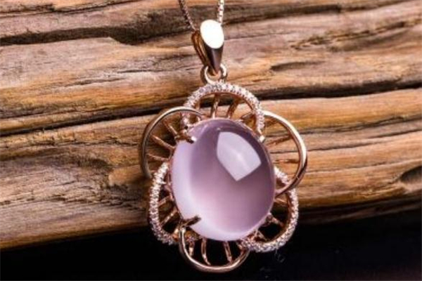 芙蓉石可以戴著睡覺(jué)嗎 芙蓉石睡覺(jué)的時(shí)候放在哪里 芙蓉石可以戴著睡覺(jué)嗎 芙蓉石睡覺(jué)的時(shí)候放在哪里