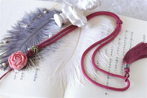 薔薇輝石適合什么人戴 薔薇輝石有什么寓意 薔薇輝石適合什么人戴 薔薇輝石有什么寓意