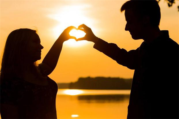 談戀愛花男朋友錢好嗎 談戀愛怎么花錢比較好 談戀愛花男朋友錢好嗎 談戀愛怎么花錢比較好