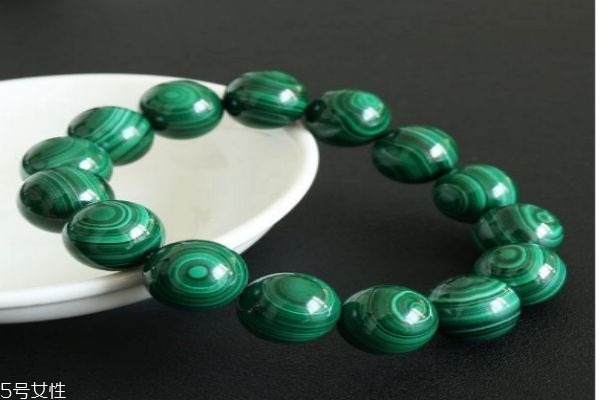 孔雀石怎么區(qū)分好壞呢 孔雀石的價(jià)格應(yīng)該是怎么樣的呢 孔雀石怎么區(qū)分好壞呢 孔雀石的價(jià)格應(yīng)該是怎么樣的呢