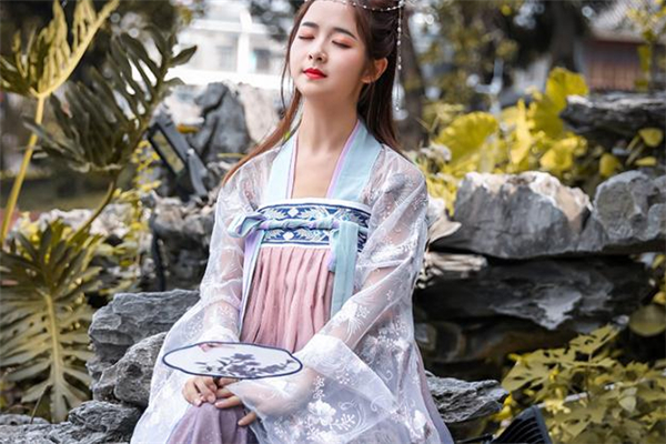 穿漢服很勒胸口怎么辦 漢服胸前帶子怎么系 穿漢服很勒胸口怎么辦 漢服胸前帶子怎么系