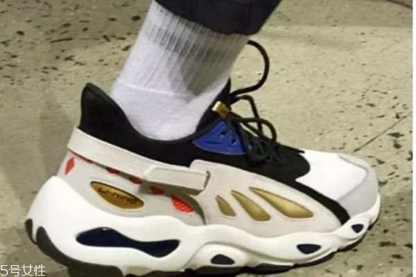 李寧和耐克的鞋子哪一個(gè)更好呢 李寧的做工怎么樣呢 李寧和耐克的鞋子哪一個(gè)更好呢 李寧的做工怎么樣呢