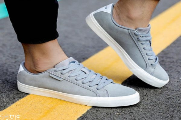 李寧和耐克的鞋子哪一個(gè)更好呢 李寧的做工怎么樣呢 李寧和耐克的鞋子哪一個(gè)更好呢 李寧的做工怎么樣呢