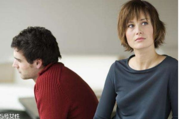 女朋友是否應該體諒男友工作很忙呢 女朋友是否應該體諒男友工作很忙呢