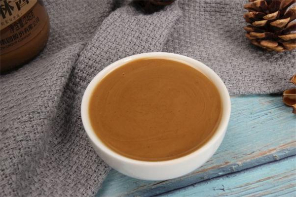 芝麻醬用什么油調(diào)更香 調(diào)芝麻醬用熱水還是冷水好 芝麻醬用什么油調(diào)更香 調(diào)芝麻醬用熱水還是冷水好