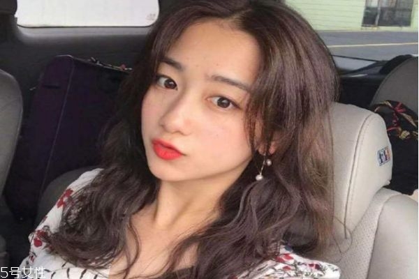 染發(fā)后怎么減少褪色 染發(fā)后如何鎖色 染發(fā)后怎么減少褪色 染發(fā)后如何鎖色