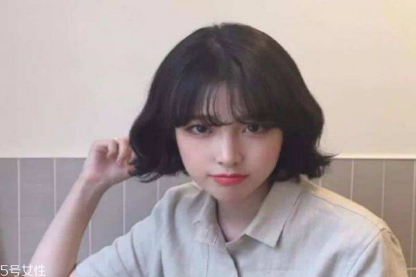 黑茶色和自然黑的區(qū)別 黑茶色與黑色頭發(fā)對(duì)比 黑茶色和自然黑的區(qū)別 黑茶色與黑色頭發(fā)對(duì)比