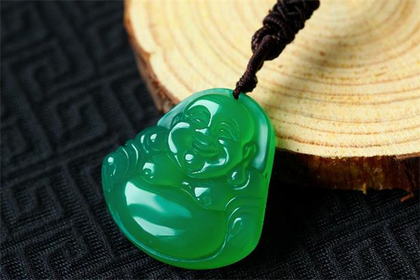 澳洲玉是什么玉 澳洲玉和翡翠的區(qū)別 澳洲玉是什么玉 澳洲玉和翡翠的區(qū)別