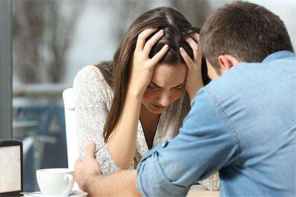 戀愛中怎么發(fā)現(xiàn)對方想分手了 如何感覺到對方想分手了 戀愛中怎么發(fā)現(xiàn)對方想分手了 如何感覺到對方想分手了