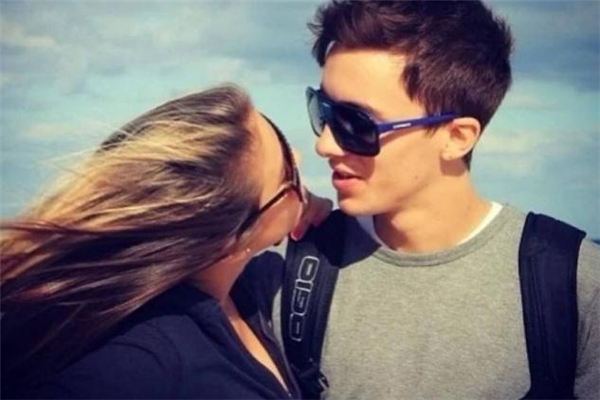 戀愛初期和對(duì)象聊什么話題好 談戀愛怎么聊天不會(huì)冷場