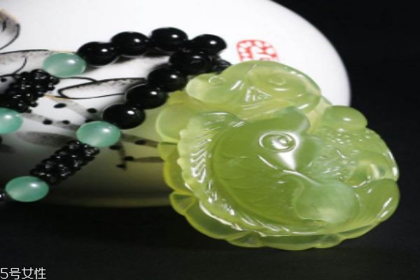 怎么樣來鑒定岫巖玉呢 岫巖玉盛產(chǎn)哪里呢 怎么樣來鑒定岫巖玉呢 岫巖玉盛產(chǎn)哪里呢