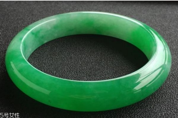 怎么樣來鑒定岫巖玉呢 岫巖玉盛產(chǎn)哪里呢 怎么樣來鑒定岫巖玉呢 岫巖玉盛產(chǎn)哪里呢