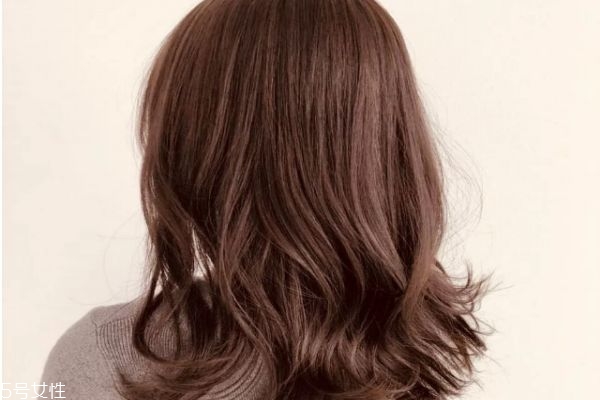 染發(fā)后怎么減少褪色 染發(fā)后如何鎖色 染發(fā)后怎么減少褪色 染發(fā)后如何鎖色