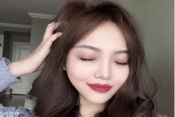 染發(fā)后怎么減少褪色 染發(fā)后如何鎖色 染發(fā)后怎么減少褪色 染發(fā)后如何鎖色