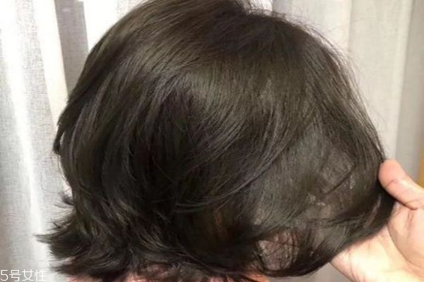 黑茶色是染的還是漂的 黑茶色適合什么膚色 黑茶色是染的還是漂的 黑茶色適合什么膚色