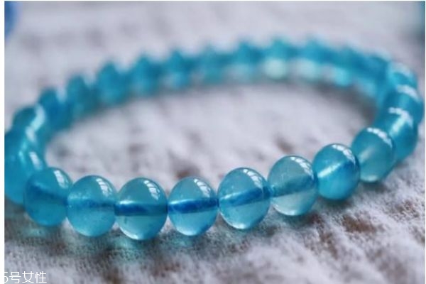 什么是海藍(lán)寶呢 海藍(lán)寶有什么功效呢 什么是海藍(lán)寶呢 海藍(lán)寶有什么功效呢