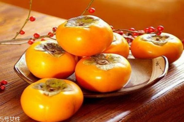 柿子的熱量高嗎 柿子的熱量有多少呢 柿子的熱量高嗎 柿子的熱量有多少呢