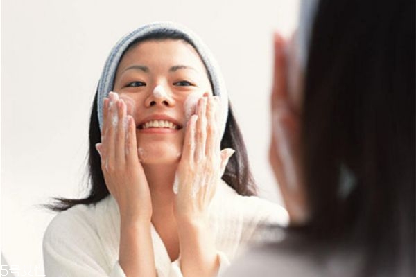 過度清潔對皮膚的影響 過度清潔皮膚的表現(xiàn)及危害 過度清潔對皮膚的影響 過度清潔皮膚的表現(xiàn)及危害