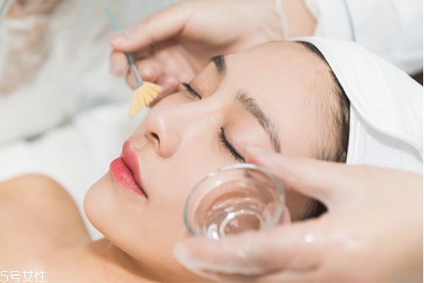 干皮會出油嗎 干皮為什么臉上會出油 干皮會出油嗎 干皮為什么臉上會出油