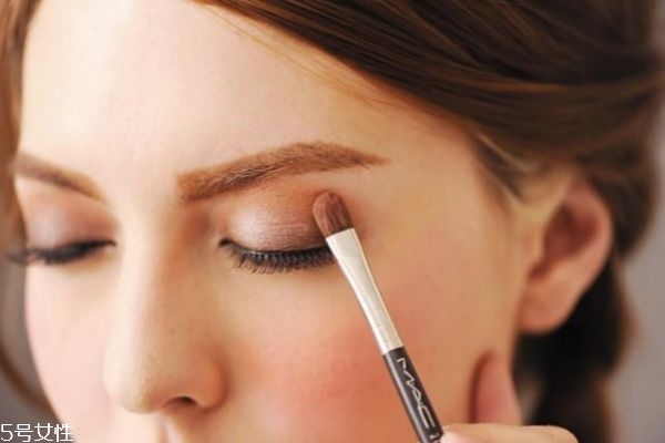圓臉適合什么樣的眉形 不適合圓臉的眉型 圓臉適合什么樣的眉形 不適合圓臉的眉型