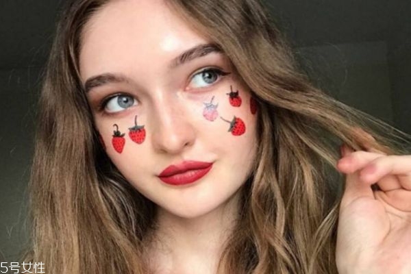 怎樣在男人面前保持神秘感 女人保持神秘感的方法 怎樣在男人面前保持神秘感 女人保持神秘感的方法