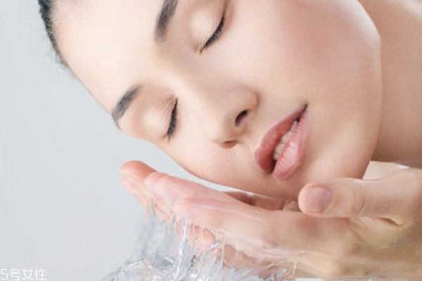 過度清潔對皮膚的影響 過度清潔皮膚的表現(xiàn)及危害 過度清潔對皮膚的影響 過度清潔皮膚的表現(xiàn)及危害