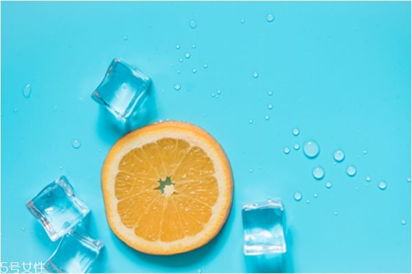 夏天皮膚油膩怎么辦 夏天皮膚愛出油怎么調(diào)理 夏天皮膚油膩怎么辦 夏天皮膚愛出油怎么調(diào)理