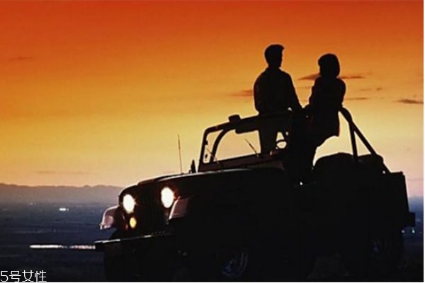 怎樣在男人面前保持神秘感 女人保持神秘感的方法 怎樣在男人面前保持神秘感 女人保持神秘感的方法