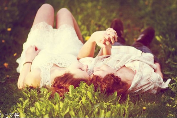 怎樣在男人面前保持神秘感 女人保持神秘感的方法 怎樣在男人面前保持神秘感 女人保持神秘感的方法