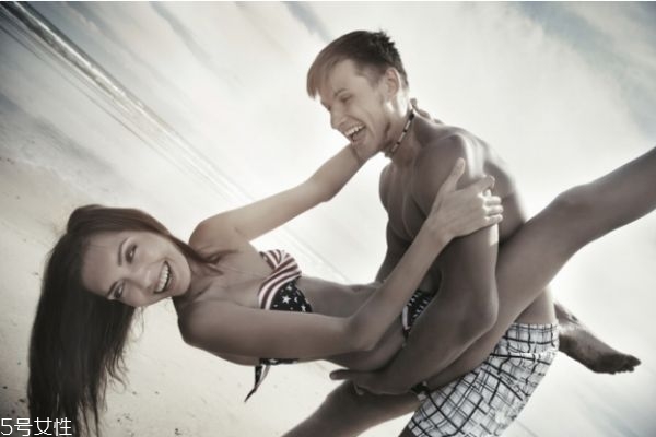 戀愛(ài)中占有欲強(qiáng)怎么辦 男人為什么占有欲那么強(qiáng)