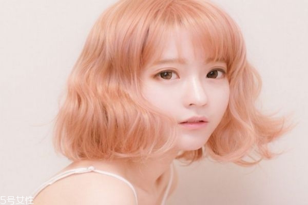 怎樣主動(dòng)找喜歡的男生聊天不尷尬 戀愛高手教你如何談戀愛