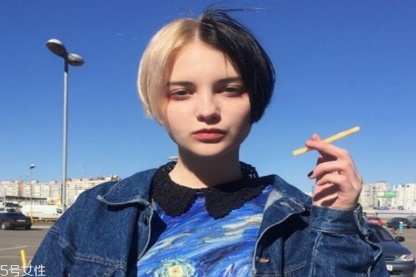 怎樣看一個男生是否喜歡你 男人在意女人的表現(xiàn) 怎樣看一個男生是否喜歡你 男人在意女人的表現(xiàn)