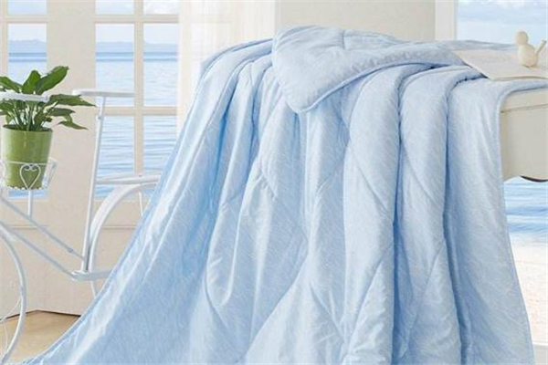 聚酯纖維夏涼被可以機洗嗎 聚酯纖維夏涼被怎么洗 聚酯纖維夏涼被可以機洗嗎 聚酯纖維夏涼被怎么洗