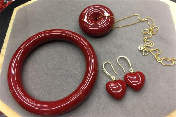 紅珊瑚手鐲值多少錢 紅珊瑚手鐲價(jià)格 紅珊瑚手鐲值多少錢 紅珊瑚手鐲價(jià)格