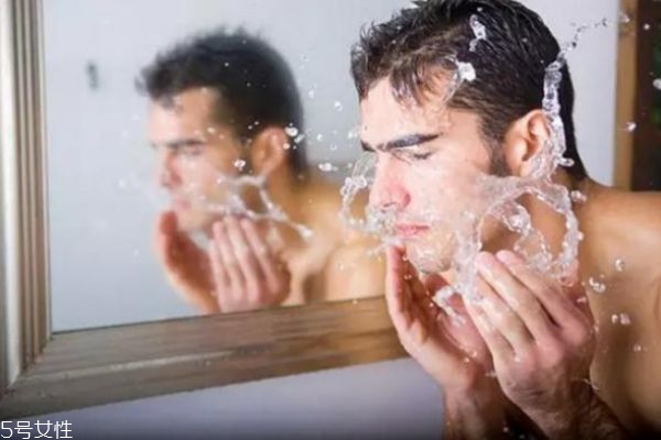 干性肌膚可以用潔面皂嗎 潔面皂是酸性還是堿性 干性肌膚可以用潔面皂嗎 潔面皂是酸性還是堿性