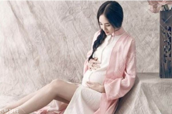 水中分娩寶寶會嗆水嗎 水中分娩需要滿足什么條件 水中分娩寶寶會嗆水嗎 水中分娩需要滿足什么條件