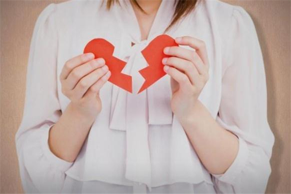 男朋友介意我的過(guò)去怎么辦 男朋友提分手怎么挽回 男朋友介意我的過(guò)去怎么辦 男朋友提分手怎么挽回