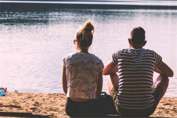 男朋友越來越冷淡怎么辦 男朋友對我沒興趣了怎么辦