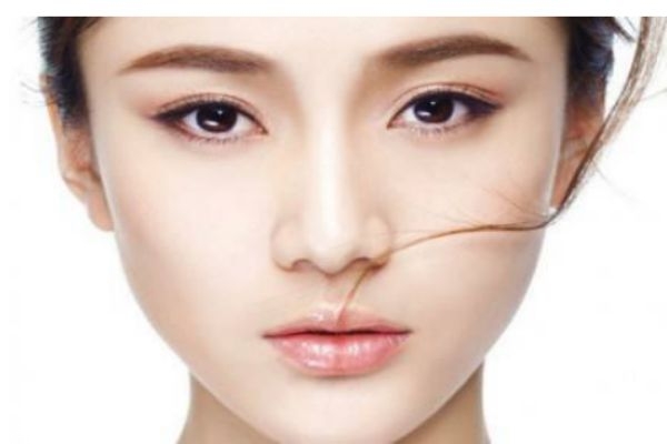 隆鼻的原理是什么呢 隆鼻有什么風(fēng)險(xiǎn)呢 隆鼻的原理是什么呢 隆鼻有什么風(fēng)險(xiǎn)呢