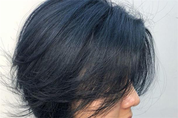 霧藍色頭發(fā)需要漂嗎 霧藍色頭發(fā)怎么染 霧藍色頭發(fā)需要漂嗎 霧藍色頭發(fā)怎么染