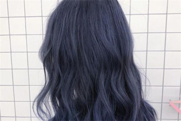 霧藍(lán)色頭發(fā)掉色后是什么顏色 霧藍(lán)色頭發(fā)褪色后效果 霧藍(lán)色頭發(fā)掉色后是什么顏色 霧藍(lán)色頭發(fā)褪色后效果
