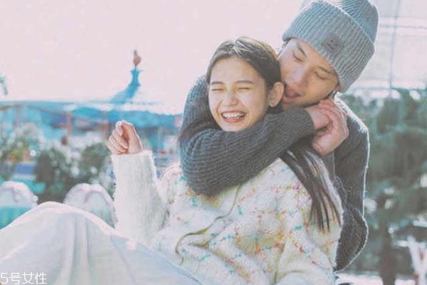 女生聊天敷衍你的表現(xiàn) 和女生聊天開場(chǎng)白怎么說 女生聊天敷衍你的表現(xiàn) 和女生聊天開場(chǎng)白怎么說