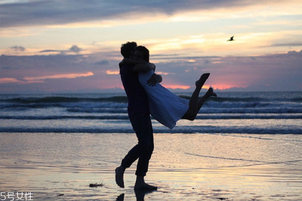 女生聊天敷衍你的表現(xiàn) 和女生聊天開場(chǎng)白怎么說 女生聊天敷衍你的表現(xiàn) 和女生聊天開場(chǎng)白怎么說