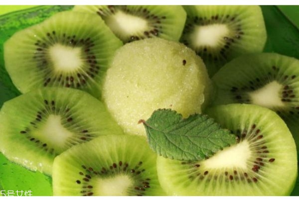 什么是奇異果呢 奇異果有什么營養(yǎng)價(jià)值呢 什么是奇異果呢 奇異果有什么營養(yǎng)價(jià)值呢