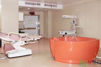 水中分娩要多少錢？水中分娩的好處和壞處